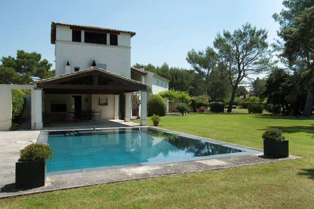 à vendre villa jardin piscine terrasse vue Alpilles exposition sud 6 chambres mallemort