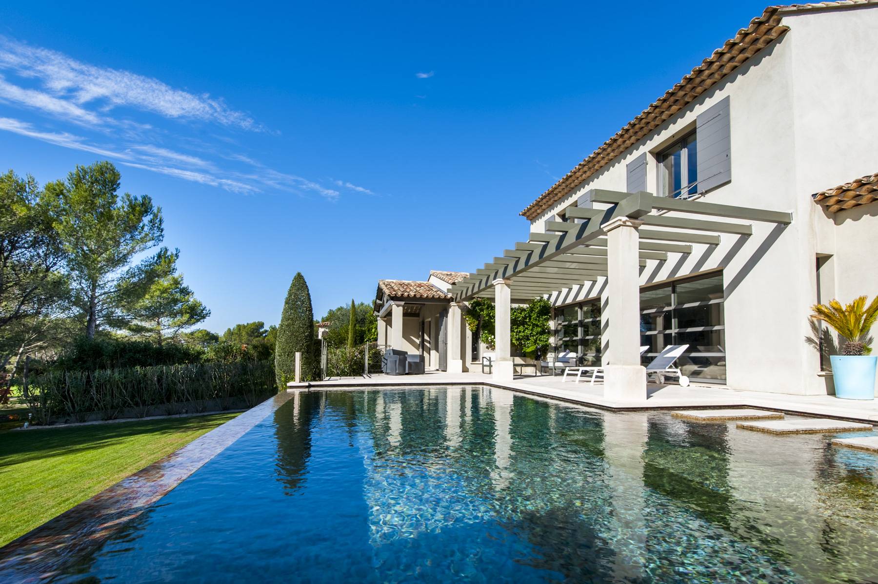 Welcome on our new web site ! VILLAS and PROPERTIES on the GOLF COURSE of PONT ROYAL 