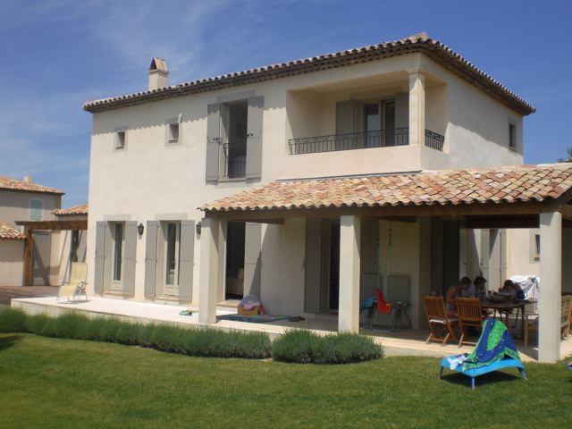 Exceptional Villa on the 6th hole of the golf , on the secured domaine of Pont Royal in Provence