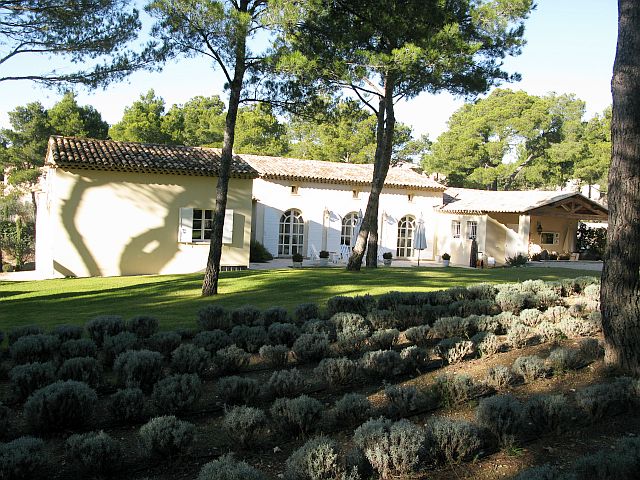 Luxurious property with stunning views, guest house, directly located on the Golf Course of Pont Royal, not far from Aix en Provence, in Provence