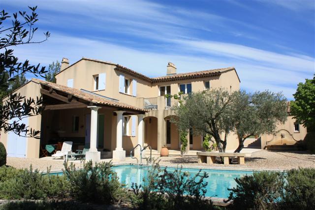Sumptuous villa of 230 sqm, directly situated on the Golf course of  Pont Royal, exceptionnal vue of the Alpilles, and Luberon