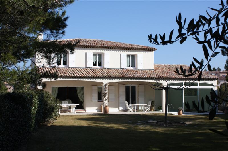 villa T5 golf de pont royal avec jardin et piscine entre Aix en Provence  et  Avignon