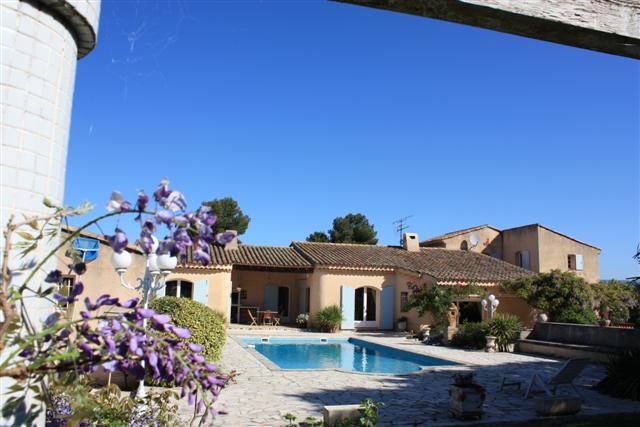 In verenègues, a 5ha property with seperate house in the garden,