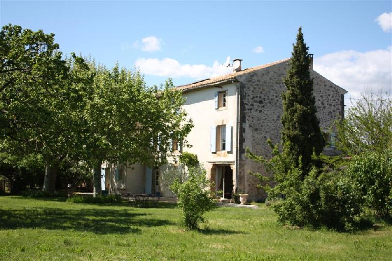 Bastide of the 18th century of approximately 260 sqm with garden of 3 h.
