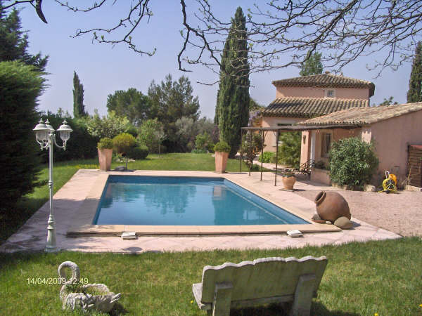villa de 137m² à quelques kms  d'Aix en Provence Très belle situation  pour cette jolie maison avec piscine