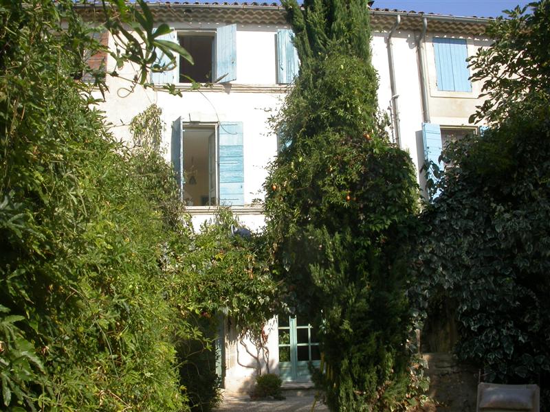 Renovated village house of 180 sqm, in Alleins, in Provence