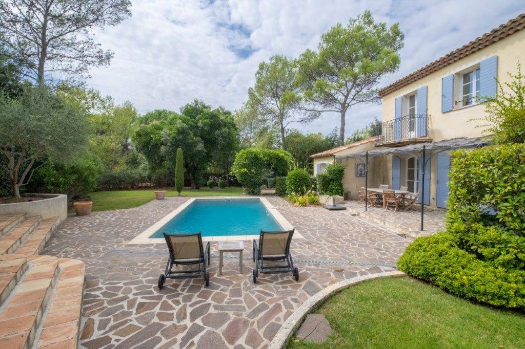 Villa de Provence, Spacious and Bright