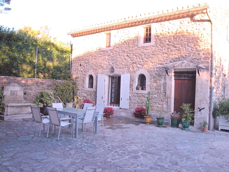 Traditional property in Alleins 5 minutes from Pont Royal Golf