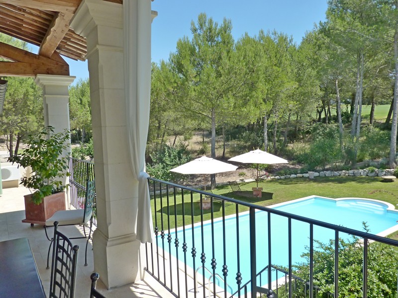 Villa on Pont-Royal Golf resort. Large garden by the golf course
