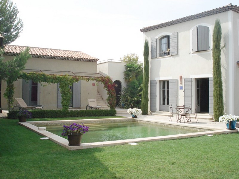 Stunning villa located in the prive secure domain of Pont Royal